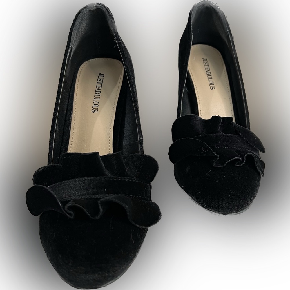 Velour Ruffle Pump - Picture 4 of 8